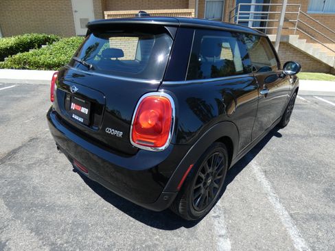 Used 2018 MINI Cooper 2-Door Hardtop FWD image 8