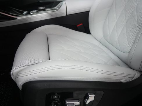New 2027 BMW X7 xDrive40i w/ M Sport Package AWD/4WD image 9