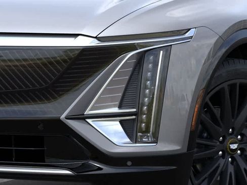 New 2026 Cadillac Lyriq Luxury w/ LPO, Bronce Accent Package RWD image 10