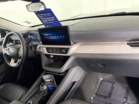Certified 2025 Ford Explorer Active w/ Active Comfort Package AWD/4WD image 40