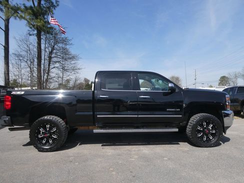 Used 2015 Chevrolet Silverado 2500 LTZ w/ LTZ Plus Package image 4