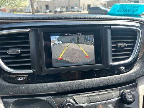 Used 2018 Chrysler Pacifica Touring Plus FWD image 26