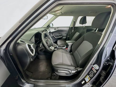 Used 2022 Kia Soul LX w/ Technology Package image 13