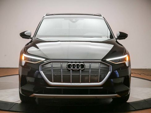 Used 2022 Audi e-tron Premium Plus AWD/4WD image 2