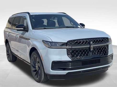 New 2026 Lincoln Navigator Reserve w/ Jet Appearance Package AWD/4WD image 7