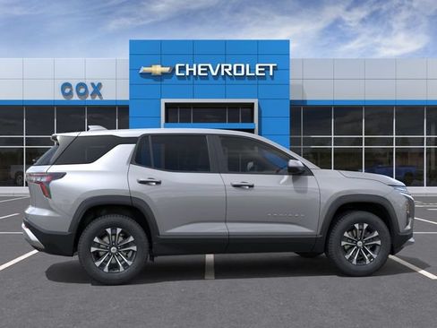 New 2026 Chevrolet Equinox LT w/ Convenience Package II FWD image 5