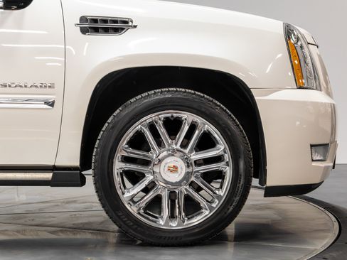 Used 2014 Cadillac Escalade Platinum image 18