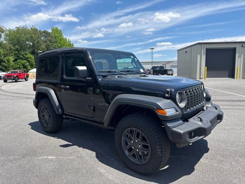Used 2025 Jeep Wrangler Sport AWD/4WD image 3