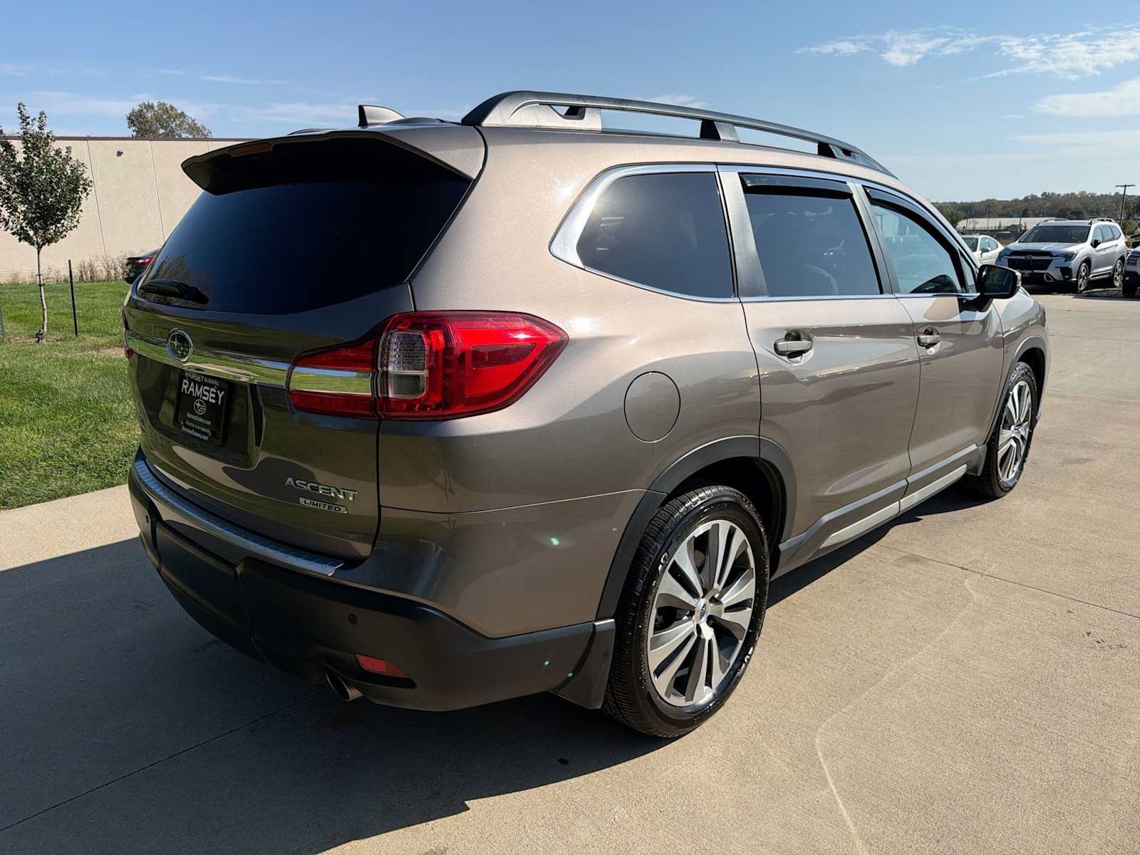 Used 2021 Subaru Ascent Limited w/ Technology Package AWD/4WD image 6