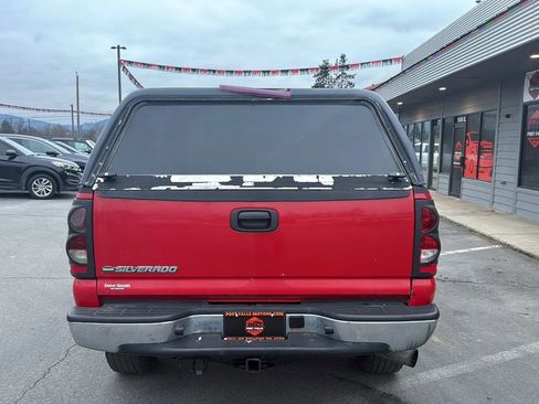 Used 2006 Chevrolet Silverado 2500 LT w/ Heavy-Duty Power Package image 2