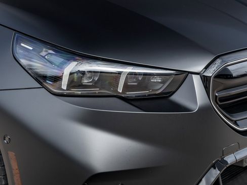 Used 2025 BMW M5 w/ Carbon Package image 19