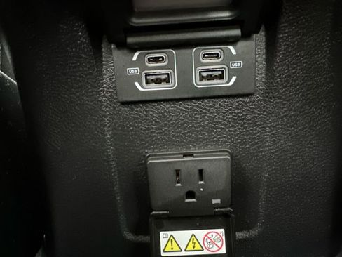 Used 2022 Jeep Gladiator Sport image 15