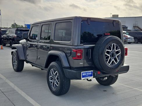 Used 2025 Jeep Wrangler Sahara image 6