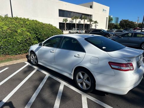 Used 2010 Toyota Camry SE FWD image 2