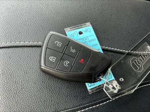 Used 2025 Chevrolet Traverse LT FWD image 36