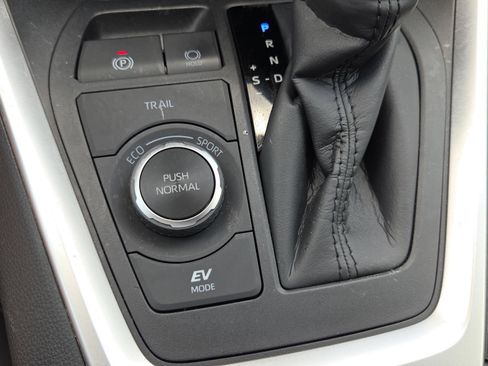 Certified 2023 Toyota RAV4 XLE Premium AWD/4WD image 28