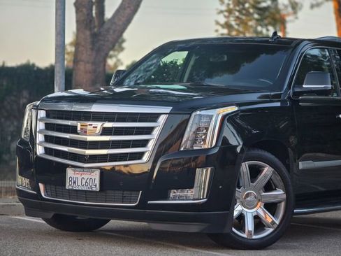 Used 2018 Cadillac Escalade ESV Luxury RWD image 30