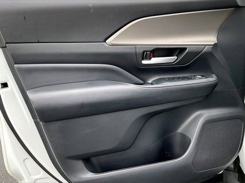 Used 2024 Toyota Grand Highlander Limited image 25