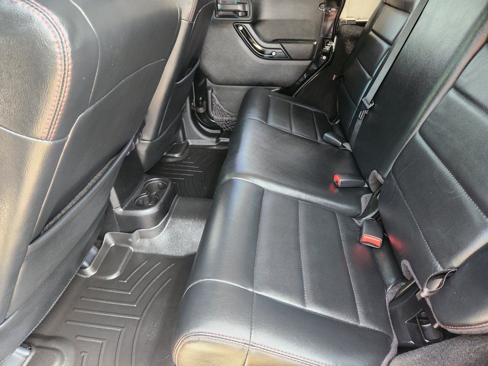 Used 2012 Jeep Wrangler Unlimited Sahara AWD/4WD image 11