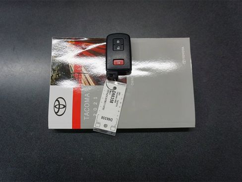 Used 2021 Toyota Tacoma TRD Sport image 18