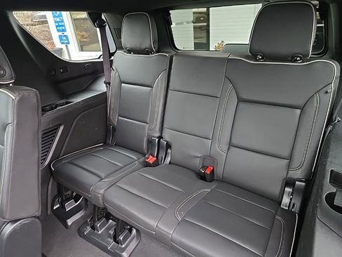 Used 2023 GMC Yukon SLT w/ SLT Premium Package image 46