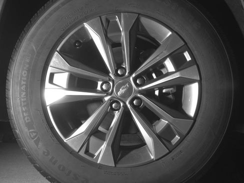 Used 2025 Chevrolet Equinox LT FWD image 13