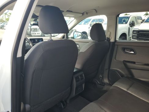 Used 2023 Nissan Rogue SV image 13