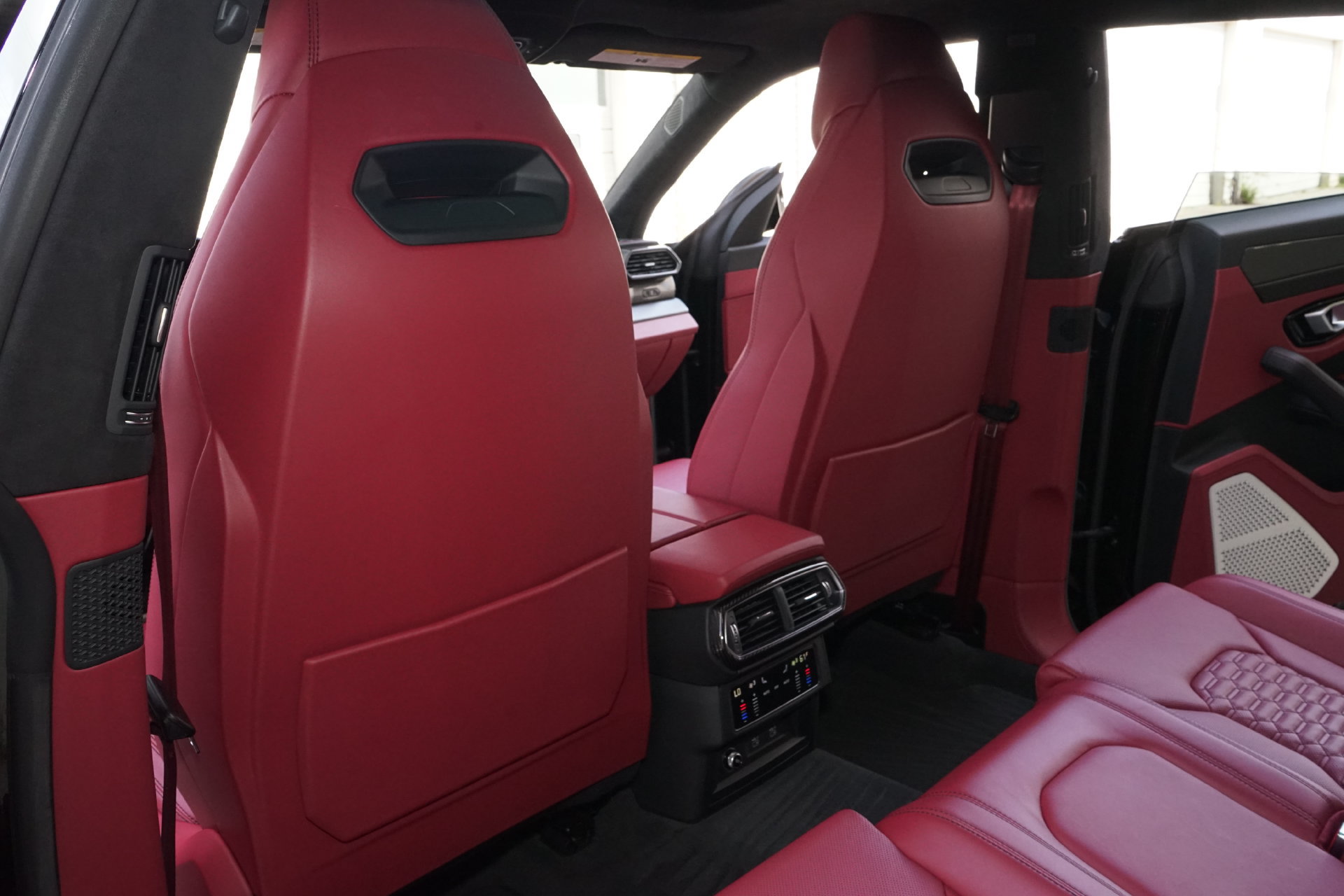Used 2022 Lamborghini Urus AWD/4WD image 21
