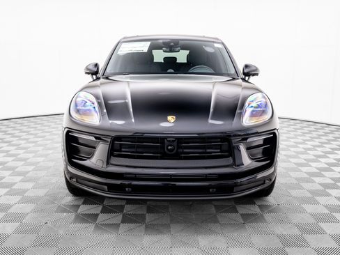 Certified 2025 Porsche Macan image 9