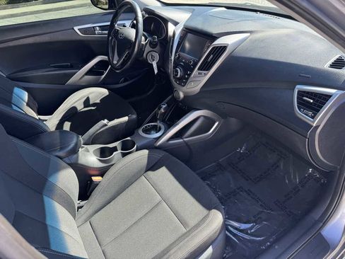 Used 2017 Hyundai Veloster image 14