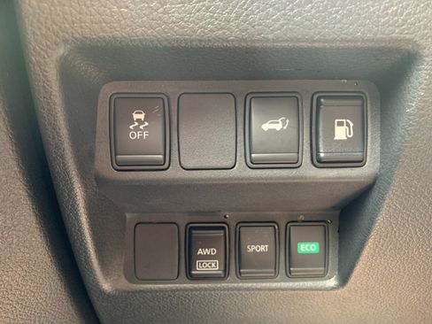 Used 2018 Nissan Rogue SV AWD/4WD image 14