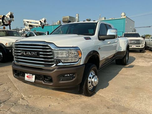 Used 2023 RAM 3500 Limited AWD/4WD image 2