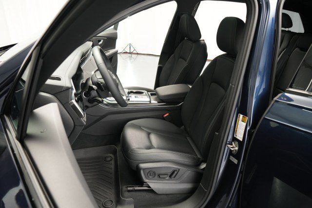 Used 2025 Audi Q7 2.0T Premium Plus w/ Premium Plus Package AWD/4WD image 19