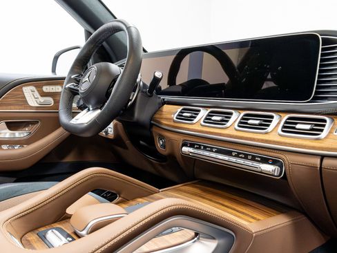 Used 2026 Mercedes-Benz GLS 63 AMG 4MATIC image 27