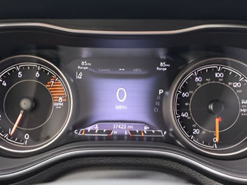 Used 2019 Jeep Cherokee Limited w/ Technology Group AWD/4WD image 20