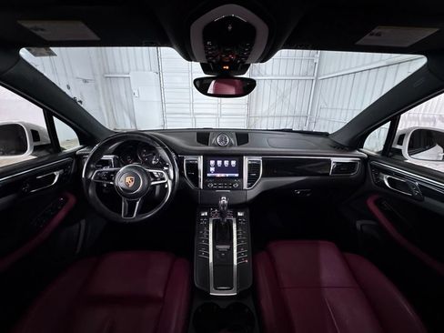 Used 2018 Porsche Macan AWD/4WD image 25