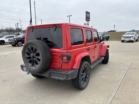 Used 2022 Jeep Wrangler Unlimited Sahara w/ Cold Weather Group image 3