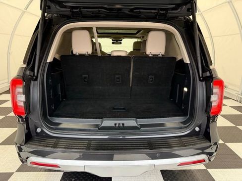 Used 2024 Ford Expedition Limited image 5