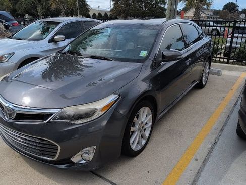 Used 2014 Toyota Avalon Limited w/ Technology Package FWD image 3