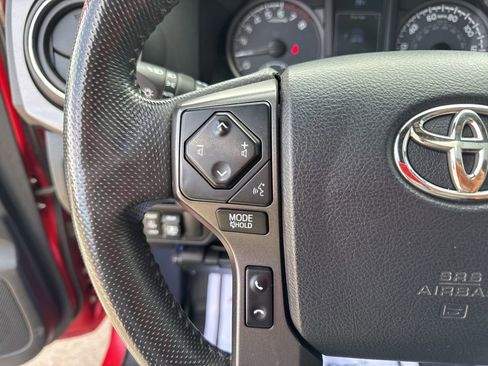 Used 2017 Toyota Tacoma TRD Off-Road AWD/4WD image 21