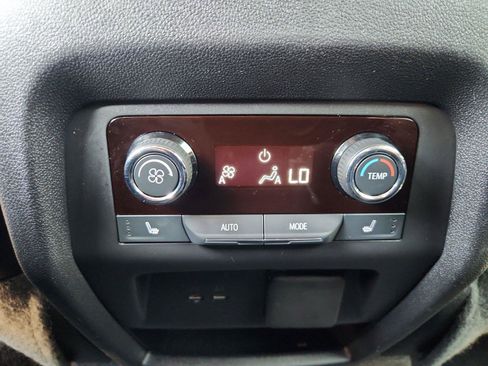 Used 2024 Chevrolet Traverse RS FWD image 21
