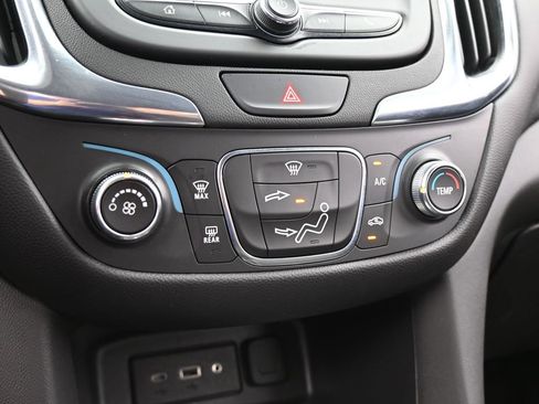 Used 2021 Chevrolet Equinox LT image 22