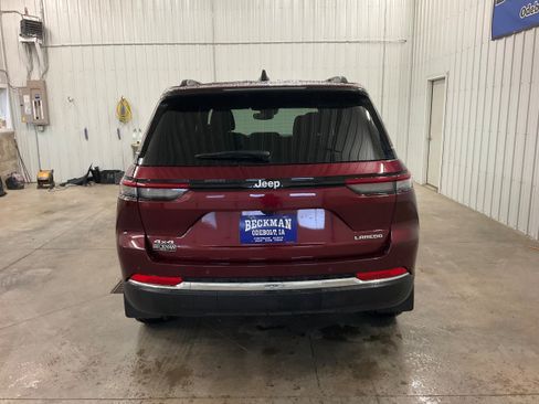 Used 2024 Jeep Grand Cherokee Laredo AWD/4WD image 4