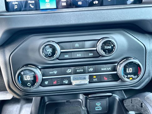 New 2025 Ford Bronco Badlands w/ Sasquatch Package AWD/4WD image 21