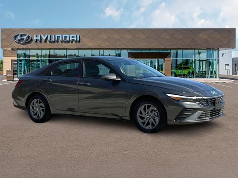 New 2025 Hyundai Elantra Blue image 11