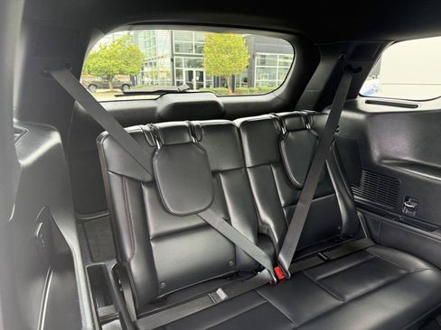 Used 2025 Ford Explorer ST-Line AWD/4WD image 23