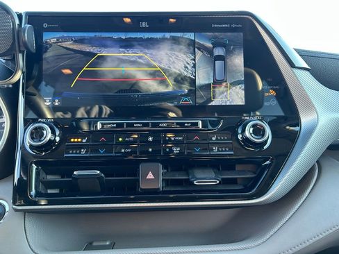 Used 2022 Toyota Highlander Platinum image 18