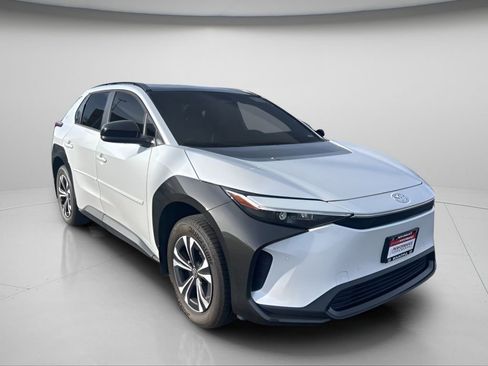Used 2025 Toyota bZ4X AWD w/ Weather Package image 2