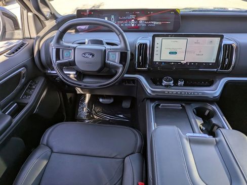 New 2025 Ford Expedition Platinum w/ Stealth Performance Package image 22