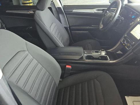 Used 2018 Ford Fusion SE w/ Fusion SE Technology Package FWD image 8